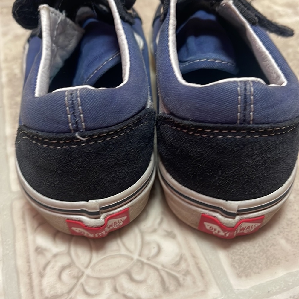 Vans - Picture 2 of 3